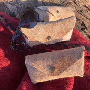 Estuche de lentes de Cuero con Pelo Artesanal